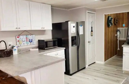 Townville Cottage | Break at the Lake- Lake Hartwell/Clemson/Anderson