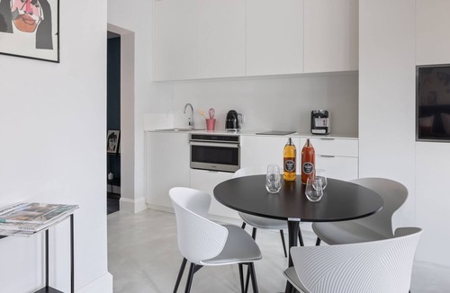 Nogent-le-Roi Apartment | Break & Brut