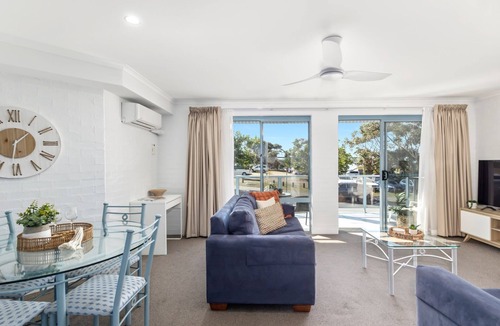 Mollymook Apartment | Breakers 6 - Located in the golden triangle of Beautiful Mollymook