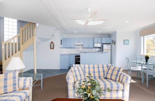 Mollymook Villa | Breakers 7- Located in the golden triangle of beautiful Mollymook Beach.