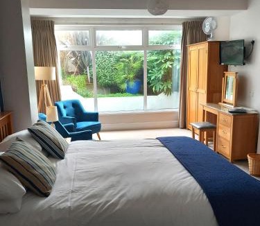 Eastbourne Seafront Bed & Breakfast | Breakers Bed and Breakfast