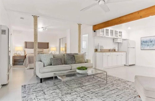 Mussel Shoals House | Breakers by the Beach - 1 minute walk to beach