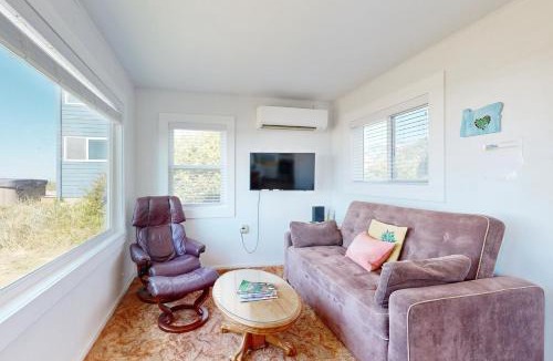 Rockaway Beach House | Breakers Cottage