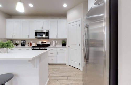 Sienna Hills House | Breakfast at Tiffanys-Dog Friendly POOL OPEN