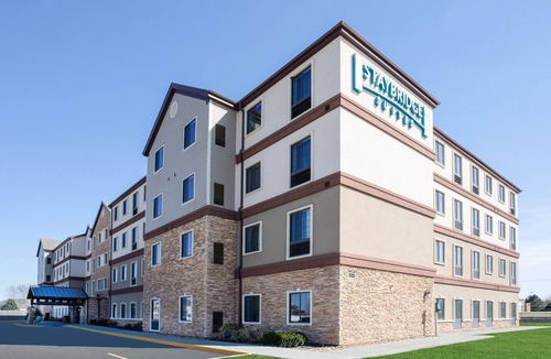 Lincoln Condo | Breakfast & Pool, Close to Univ of Nebraska