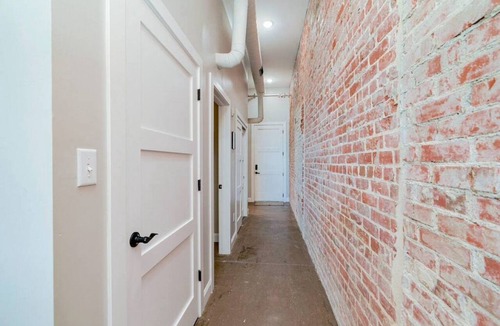 Newport News Apartment | ❤️Breakfast @ Tiffany's❤️Downtown Newport News!