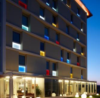 Mosciano Sant'Angelo Hotel | Breaking Business Hotel