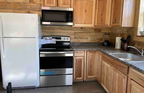 Tie Plant Cabin | Bream Shack-2 bedroom cabin with spacious parking