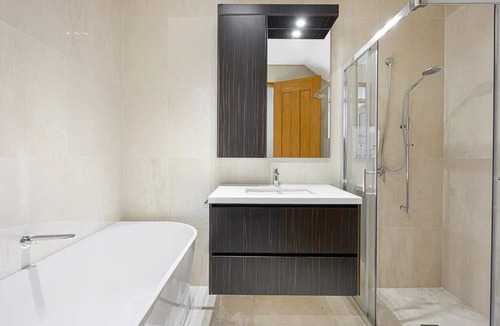 Putney House | Breath-taking Tranquil Duplex | Waterview & Garden