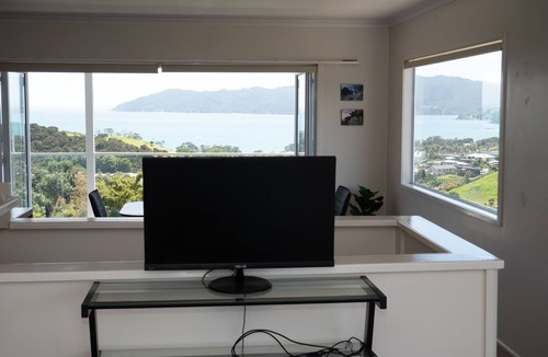 Cable Bay House | Breath taking views, lots of room for whole family/friends for fun in the sun