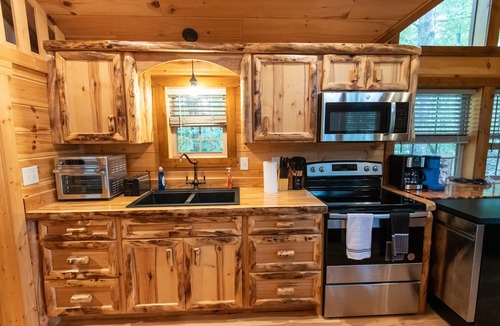 Marshall Cabin | Breathtaking 2BR escape w/scenic views & firepit