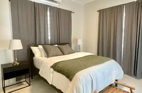 Parque Apartment | Breathtaking 3-Br Beachside Apt