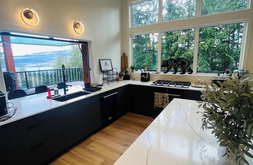 Anglemont Ski Chalet | Breathtaking 4-bedroom retreat on 2.5 private acres with views you won’t forget!