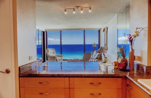Honokowai Condo | Breathtaking Beachfront/Oceanfront, Luxury, Serenity, Perfect for a Honeymoon