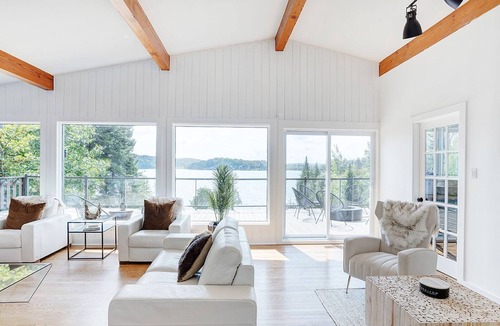 Esterel Ski Chalet | Breathtaking chalet with stunning views and direct access to a lake!