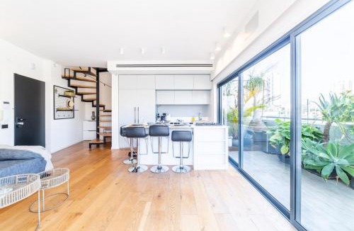 Florentin Apartment | Breathtaking Duplex Penthouse near Rothschild BLVD
