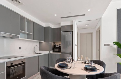 Dubai Marina Apartment | Breathtaking Elegance 1Bedroom in Emaar Beachfront