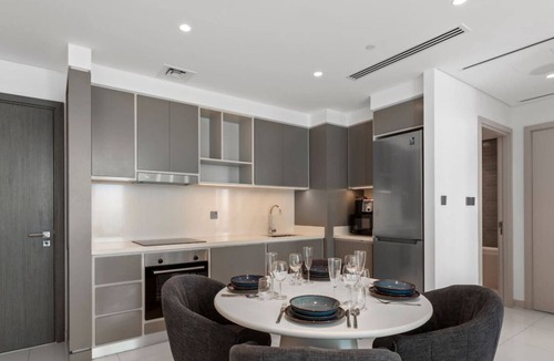 Dubai Marina Apartment | Breathtaking Elegance 1Bedroom in Emaar Beachfront