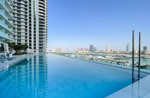 Dubai Marina Apartment | Breathtaking Elegance 1Bedroom in Emaar Beachfront