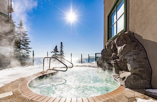 Two Harbors House | Breathtaking Lake Views | Studio, 2 Queen | Pools