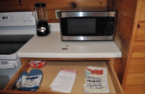 Byrdstown Cabin | Breathtaking Lakeside 2-Bedroom Cabin on Beautiful Dale Hollow Lake #9!