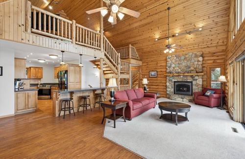 Rush City House | Breathtaking Lakeside Log Cabin with Spacious Patio/Deck feat. Gorgeous Views