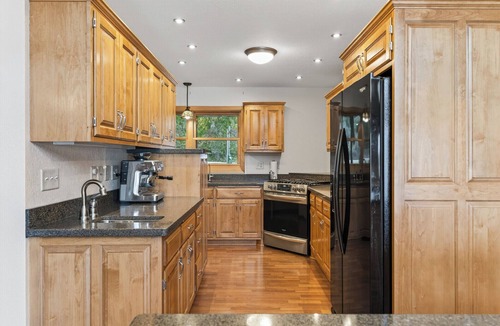 Rush City House | Breathtaking Lakeside Log Cabin with Spacious Patio/Deck feat. Gorgeous Views