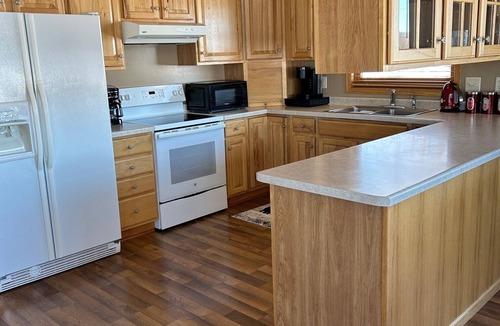 Marshland Cabin | Breathtaking log cabin with stunning views. WILDROSE welcomes you! Hot tub ROCKS