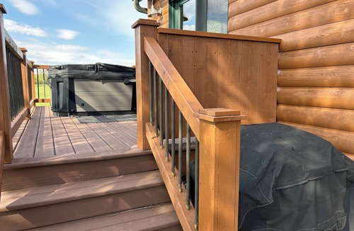 Marshland Cabin | Breathtaking log cabin with stunning views. WILDROSE welcomes you! Hot tub ROCKS