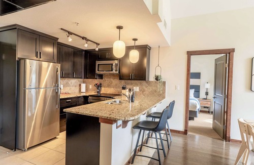 Canmore Apartment | Breathtaking Luxury 3Bd Penthouse Pool and Hot Tub