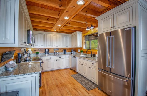 Smoky Mountains Cabin | Breathtaking Mountain Views, Propane Fire Pit, Minutes to Nat’l Park.