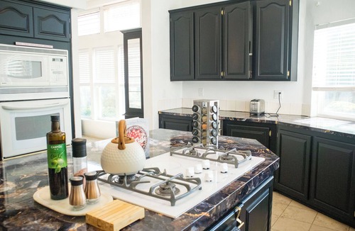 Ramona House | Breathtaking Mountain Retreat Home with great trails & amenities - Sleeps 13!