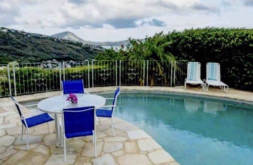 'Aina Haina House | Breathtaking Ocean View with Private Pool!