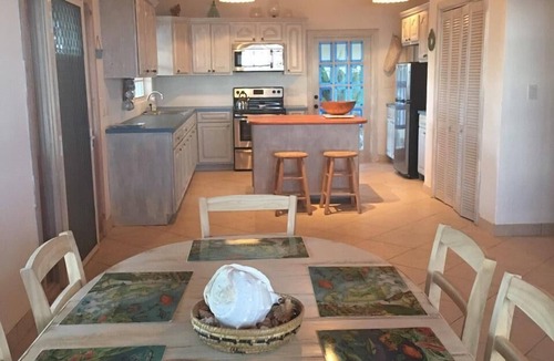 Cartwright House | Breathtaking oceanfront sunsets! Bonefishing oasis! 10 mins to Deans Blue Hole!