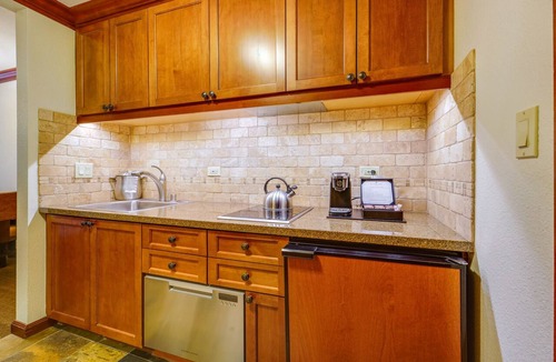 Olympic Valley Condo | Breathtaking Olympic Valley Gem: Walk to Chairlift