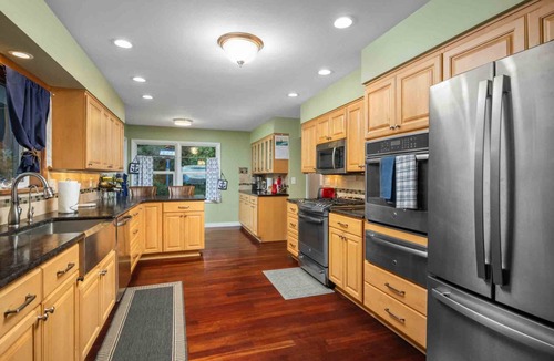 Astoria House | Breathtaking Panoramic Views of the Columbia River and Bridge, Pet Friendly, Open Layout, Great Deck
