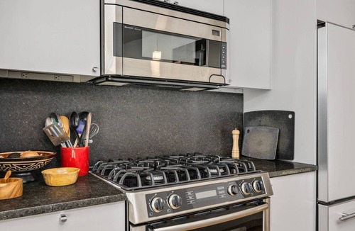 Northwest Portland House | Breathtaking Panoramic Views of Mt. Hood, Willamette River, & City, Pet Friendly + Reserved Parking