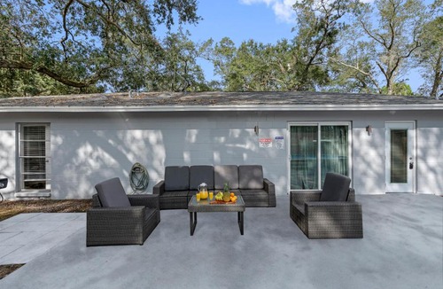 Terrace Park House | Breathtaking & Renovated Tampa Heated Pool House