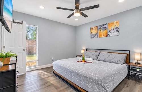Terrace Park House | Breathtaking & Renovated Tampa Heated Pool House