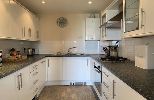 Mawgan Porth Apartment | Breathtaking Sea Views, Two minutes walk to Beach - Mawgan Porth, Cornwall
