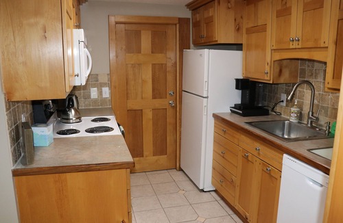 Sandy Ski Chalet | Breathtaking Ski & Stay Chalet - 2BR/1BA/Full Kitchen - Mountain Escape