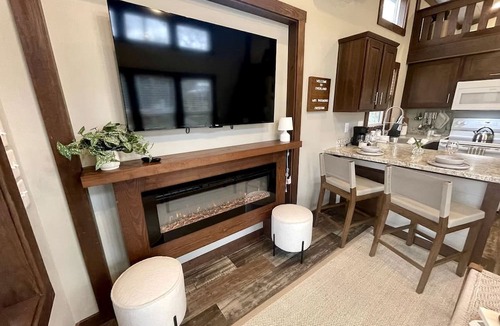 Tracy City Cabin | Breathtaking Tiny House Settled Between Trees in Tracy City, Tennessee