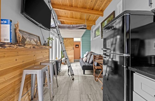 Littlerock Cabin | Breathtaking Tiny House with Jacuzzi and Outdoor Shower in Washington