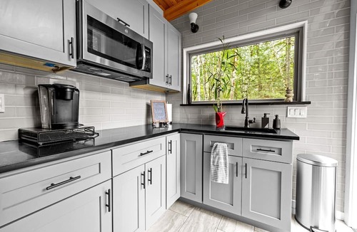 Littlerock Cabin | Breathtaking Tiny House with Jacuzzi and Outdoor Shower in Washington