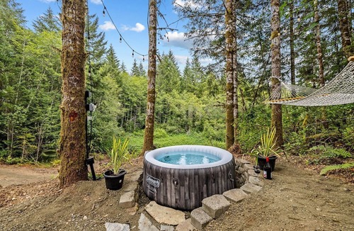 Littlerock Cabin | Breathtaking Tiny House with Jacuzzi and Outdoor Shower in Washington
