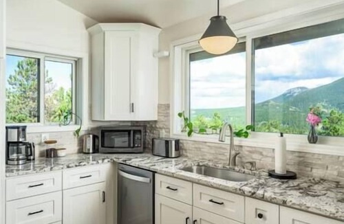 Black Hawk Ski Chalet | Breathtaking Views, Peaceful Luxe Chalet w/Hot Tub