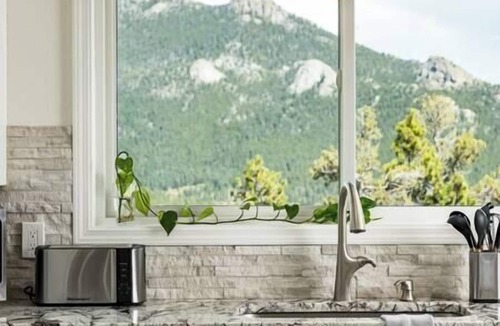Black Hawk Ski Chalet | Breathtaking Views, Peaceful Luxe Chalet w/Hot Tub