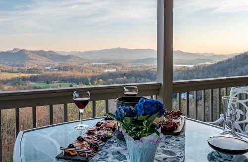 Hayesville House | Breathtaking Views of Lake Chatuge & Mountain Harbour Golf Course.