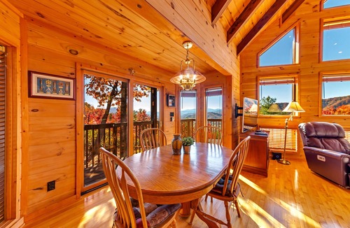 Marion Cabin | Breathtaking Views, Stargazing from Hot-tub!