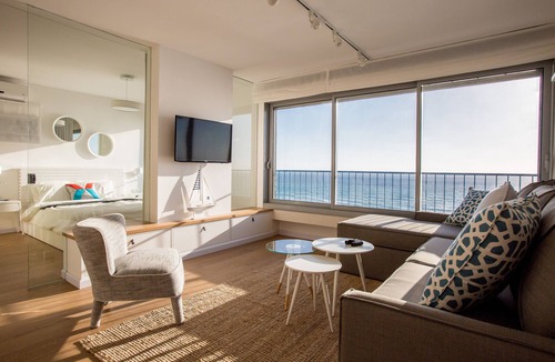 Netanya Apartment | Breathtaking Views - Steps to the Beach and the Center of Town